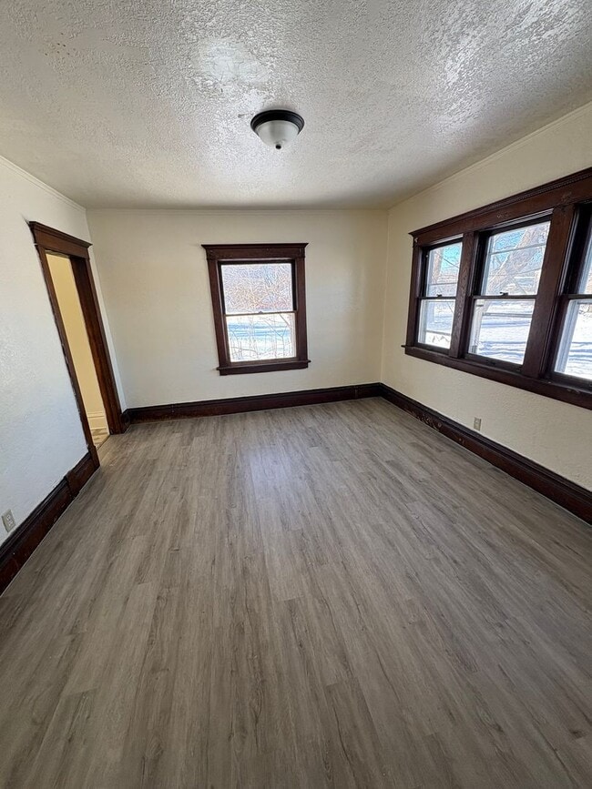 Building Photo - 3 bedroom 1 bathroom single family home