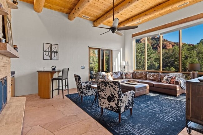 Building Photo - Breathtaking Luxury Home Basking in Sedona...