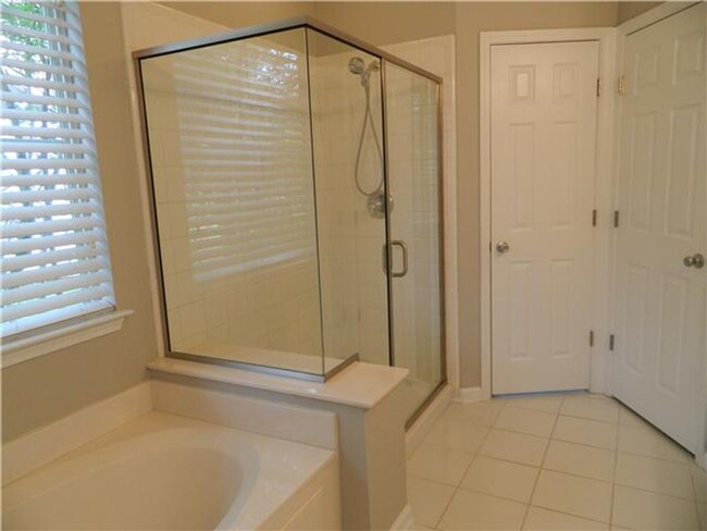 Building Photo - Awesome 3BE/2BA home in Brentwood!