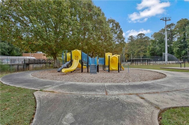 Building Photo - 1344 Midlawn Dr