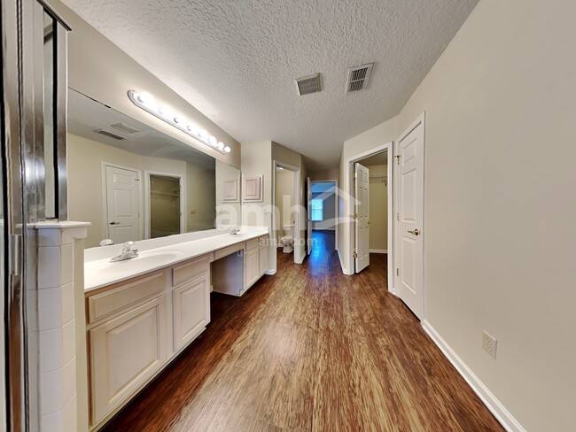 Building Photo - 308 Brier Rose Ln