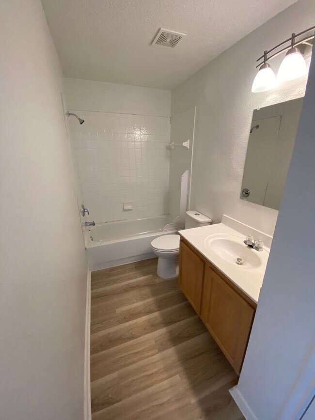 Building Photo - 1220 Crabtree Ct