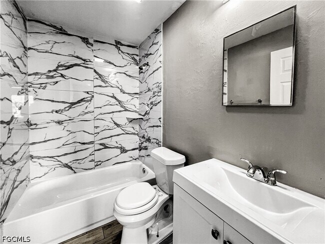 Building Photo - 121 Gordon Ave S