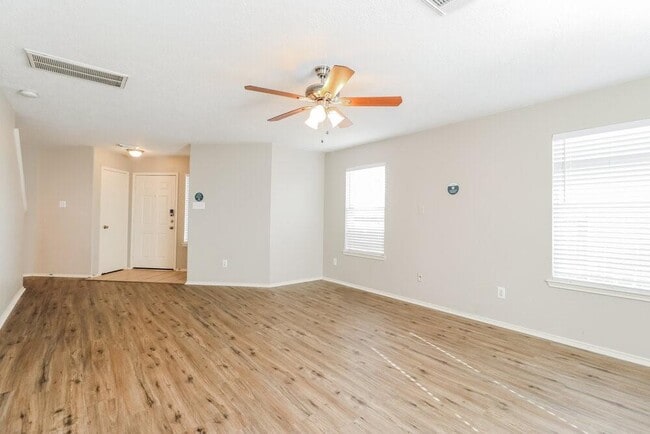 Building Photo - 33322 Cottonwood Bend