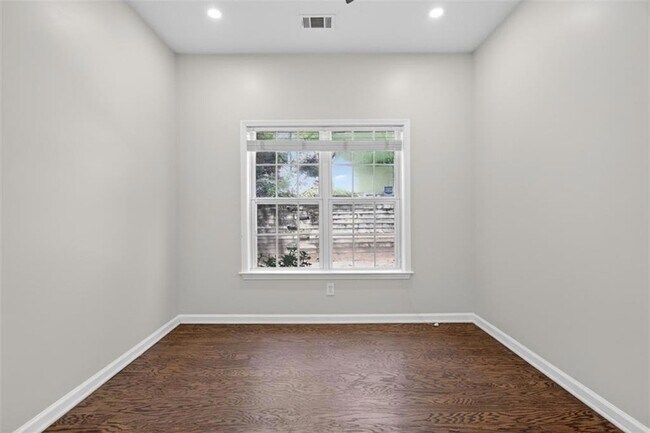 Building Photo - 2885 Stonehenge Ct