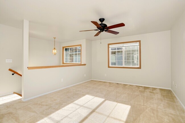 Building Photo - 4 Bedroom 1.5 Bath Home for Rent in Arlington!