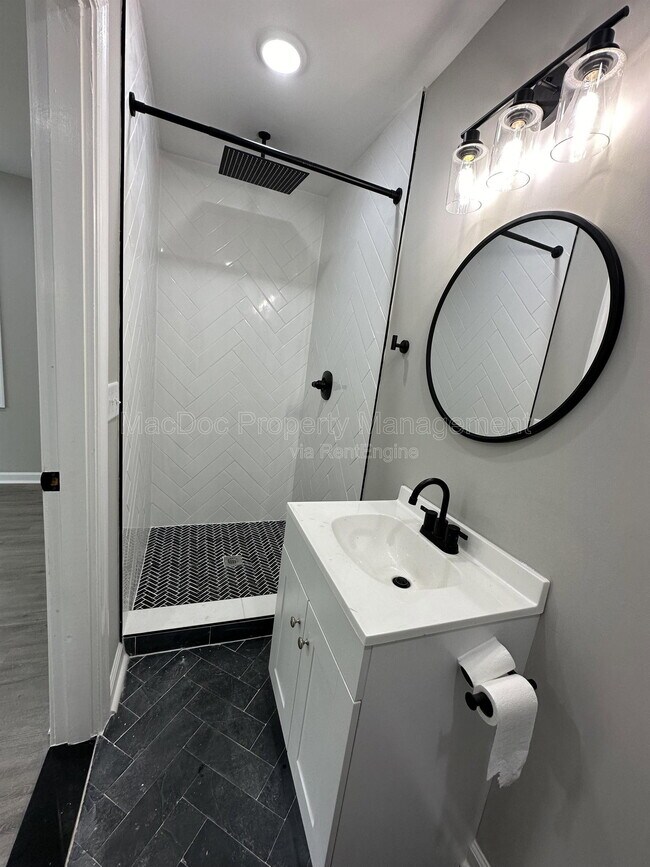 Building Photo - 12317 Metlock Rd