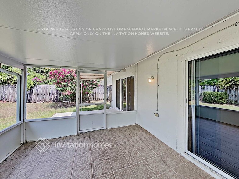 Building Photo - 13048 Meadowbreeze Dr