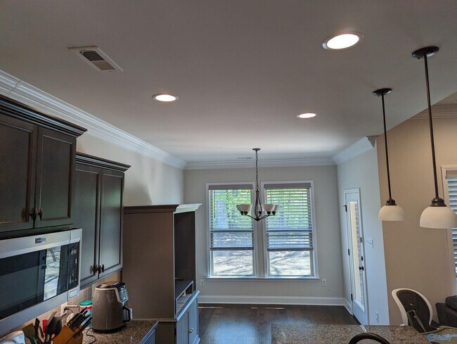 Building Photo - 152 Summer Pointe Ln