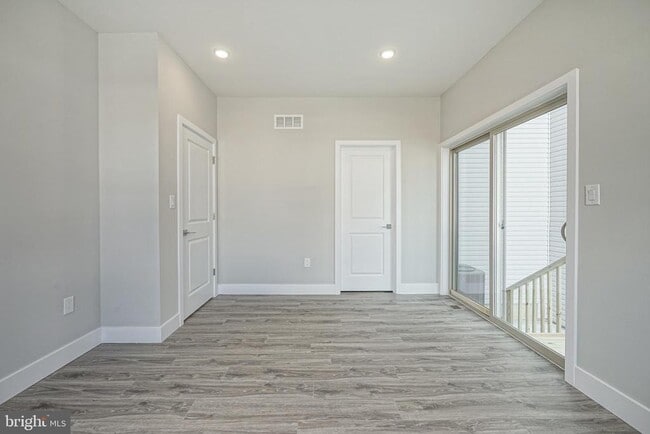 Building Photo - 300 W Jefferson St