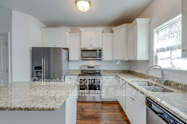 Building Photo - 304 Oldbury Ln