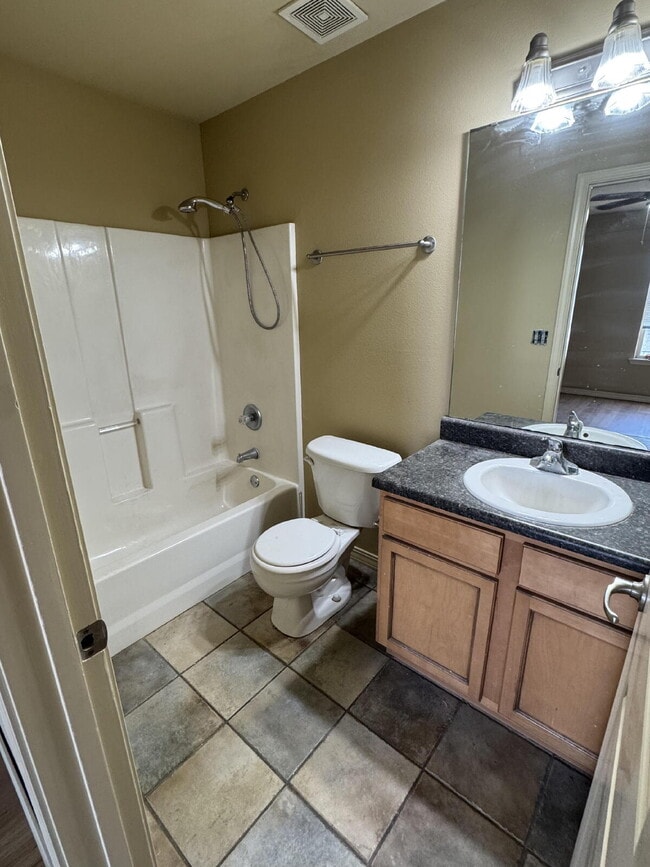 Building Photo - Welcome to your new condo in beautiful Branson, MO!