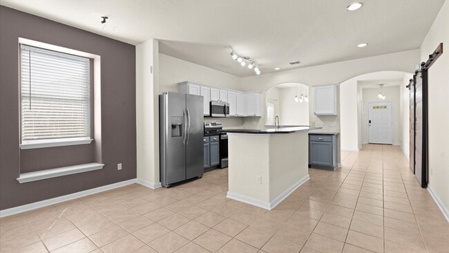 Building Photo - Beautiful One-Story Home in Monterrey Village!