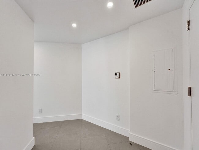 Building Photo - 60 SW 13th St