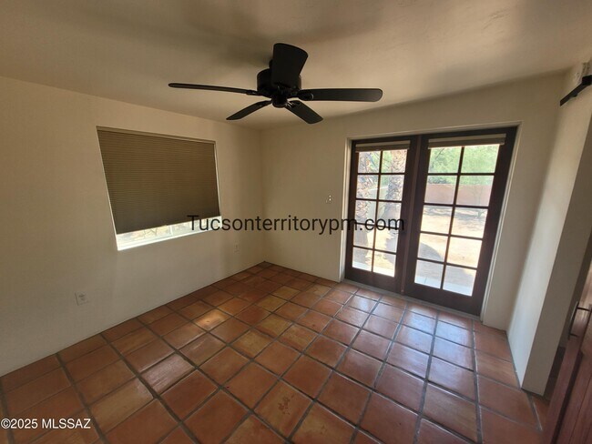 Building Photo - 1325 N Alamo Ave