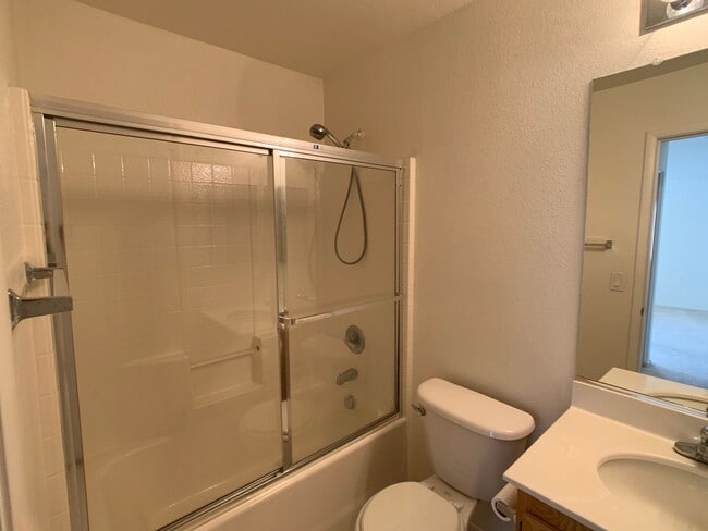 Building Photo - Single Story 2 bedroom 2 bath Home in Summ...