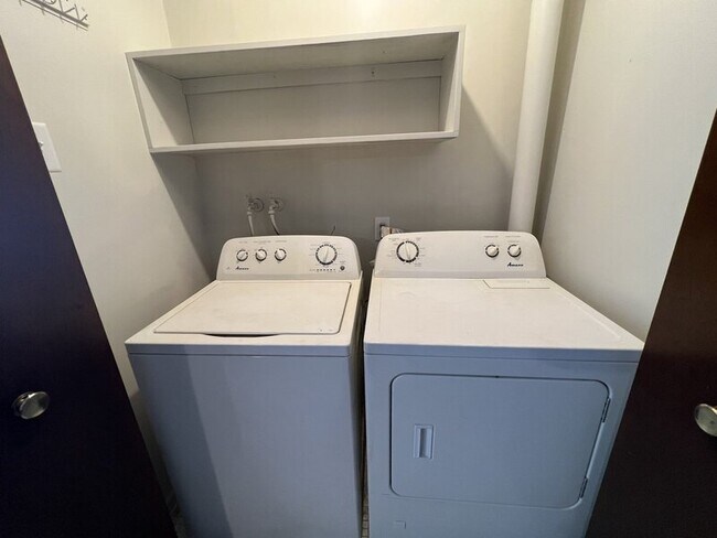 Building Photo - 2068 Andrew St SE