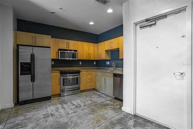 Building Photo - 5008 S MacDill Ave