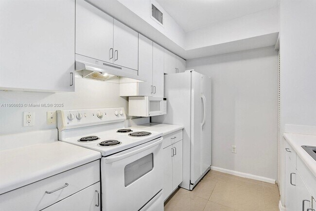 Building Photo - 4852 N State Rd 7