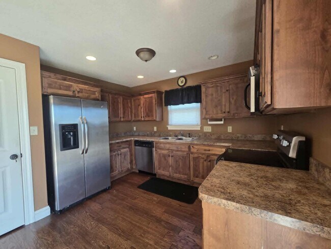 Building Photo - Spacious Home for Rent!