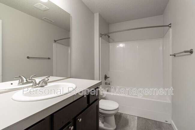 Building Photo - 5828 NE 56th Pl