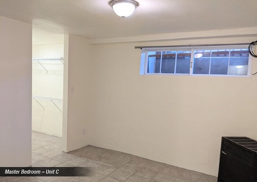 Building Photo - 121 Fiesta St