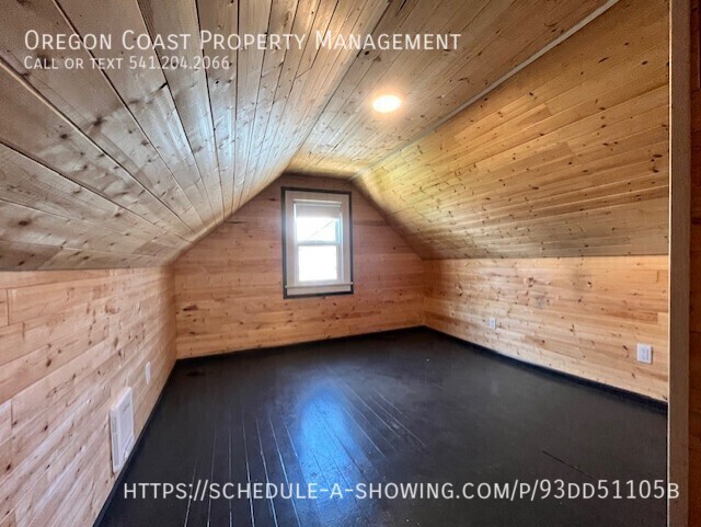 Building Photo - 3039 NW Oar Dr