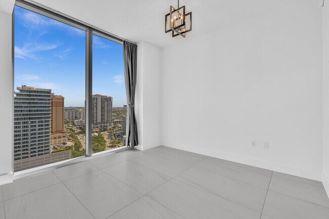 Building Photo - Stunning High-Rise Condo with Ocean Views | Prime Beach Location