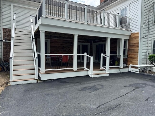 Building Photo - 367 Maple St
