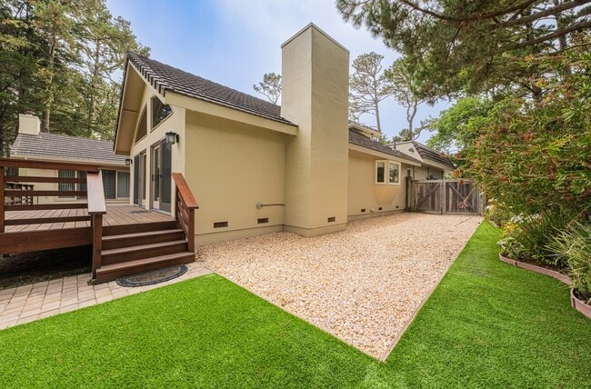 Building Photo - 4055 Sunset Ln