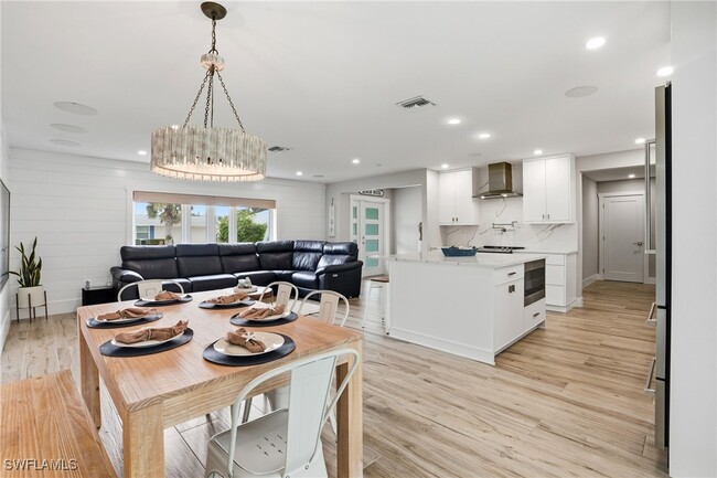 Building Photo - 6163 Plumosa Ave