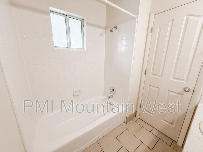 Building Photo - 142 N 200 W