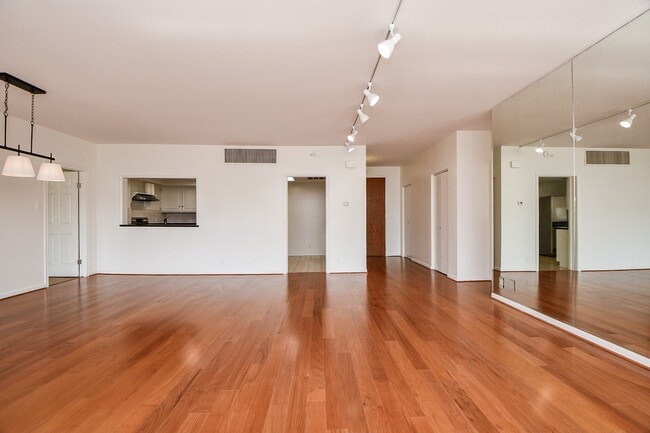 Building Photo - 5150 Hidalgo St