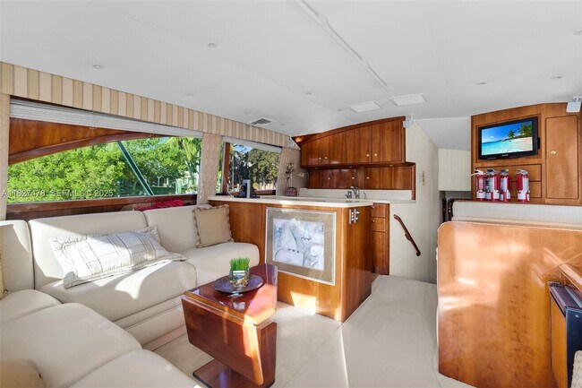 Building Photo - 232 W Seaview Dr