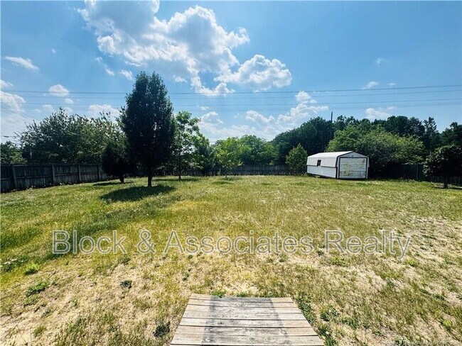 Building Photo - 109 Vail Ct