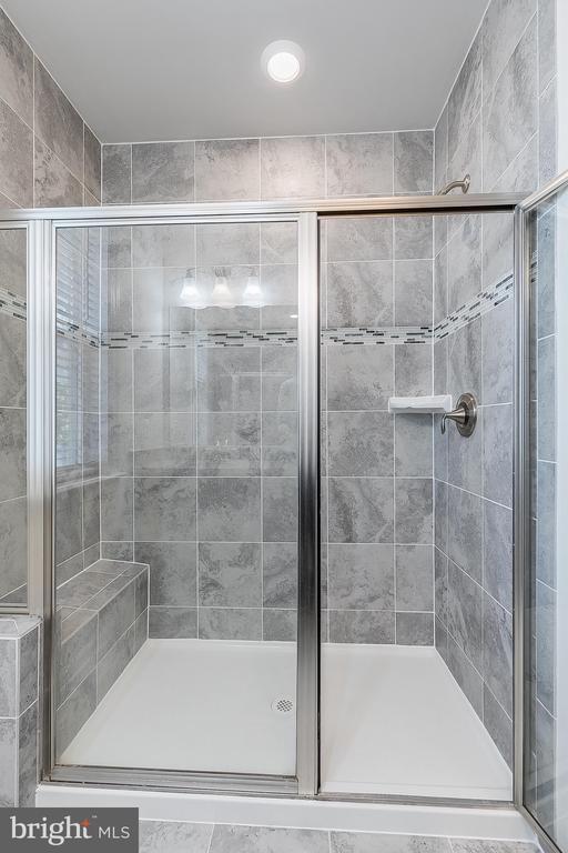 Building Photo - 45114 Kincora Dr