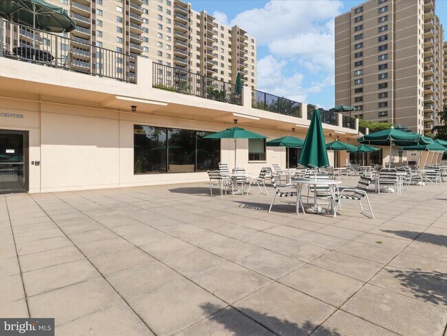 Building Photo - 203 Yoakum Pkwy
