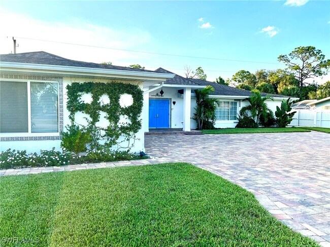 Building Photo - 283 Cypress Way W