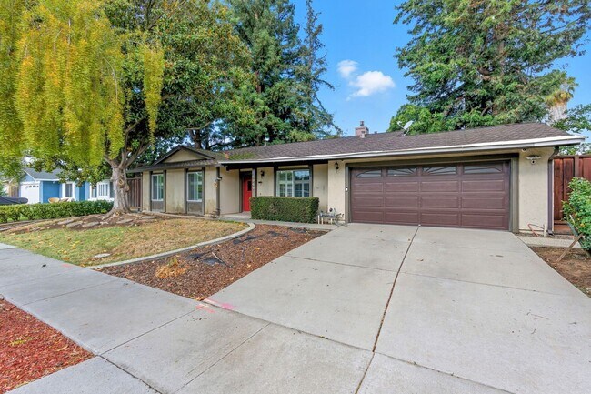 Building Photo - Welcome to elegant living in the heart of ...