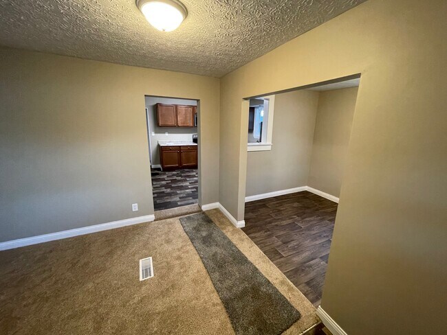 Building Photo - 256 Shepper Ave