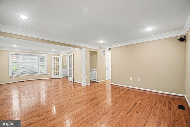 Building Photo - 16200 Edgewood Dr