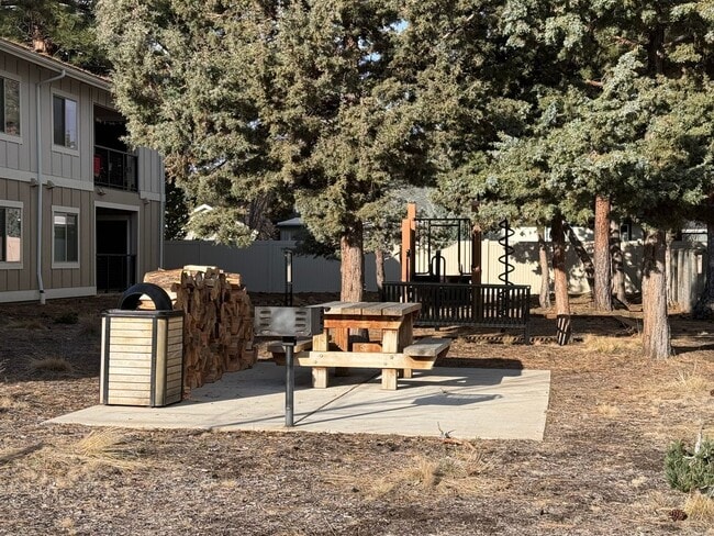 Building Photo - 950 W Felicity Ln