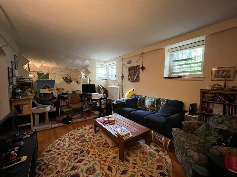 Primary Photo - 1559 Beacon St