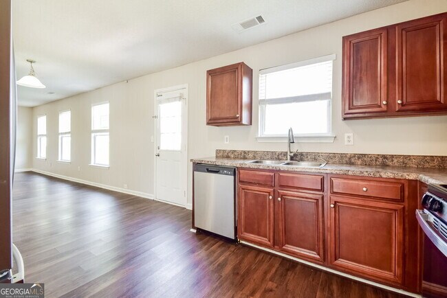 Building Photo - 3518 Rosebud Park Dr