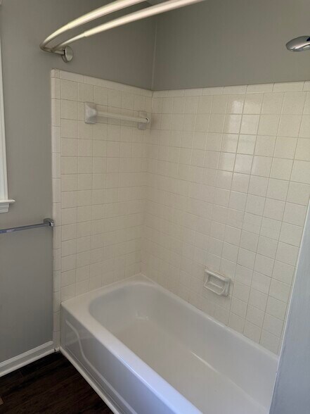 Building Photo - 2104 Fairview Rd