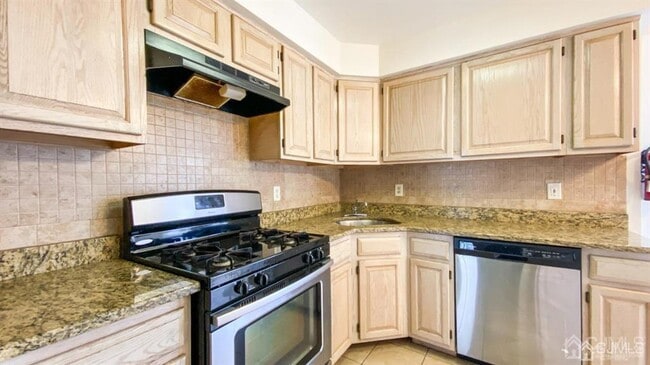 Building Photo - 701 Jesse Way