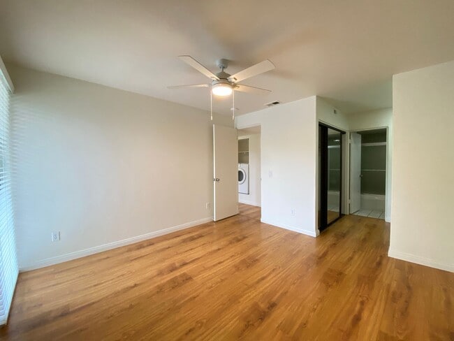 Building Photo - Lovely 2Bedroom, 2 Bathroom Condo!