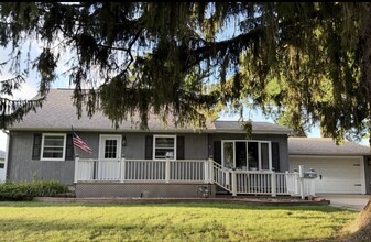 Building Photo - 7220 Maywood Ave