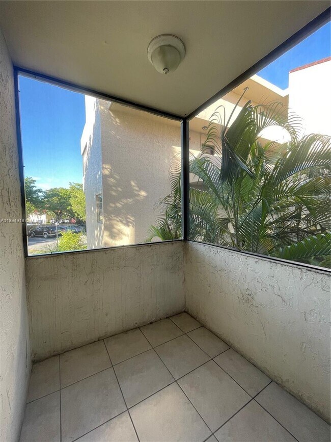 Building Photo - 10641 SW 108th Ave