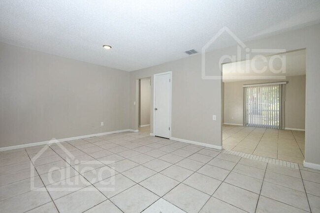 Building Photo - 4006 Luan Dr